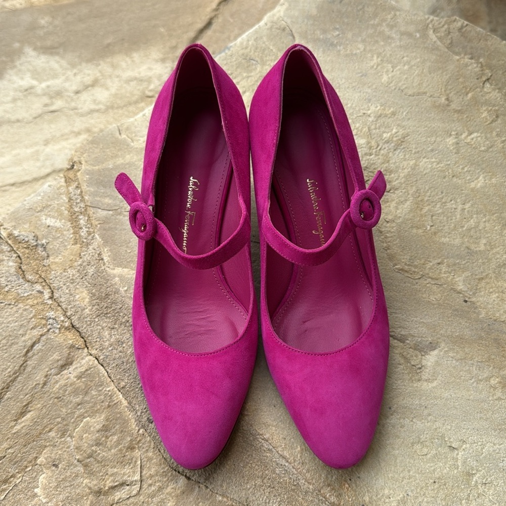 Salvatore Ferragamo Ortensia 55 Suede Pumps - Picture 3 of 16